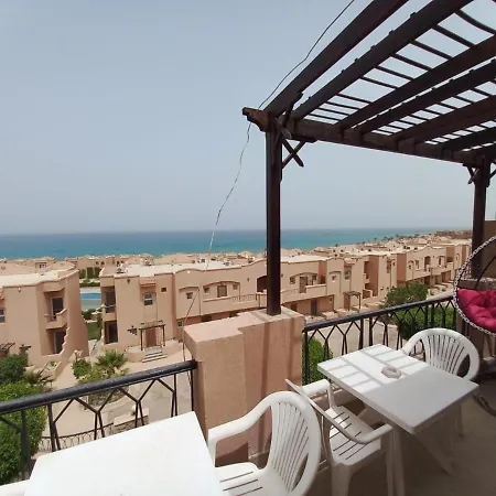 شالية علي البحر بالعين السخنة بقرية امباير ريزورت Apartment